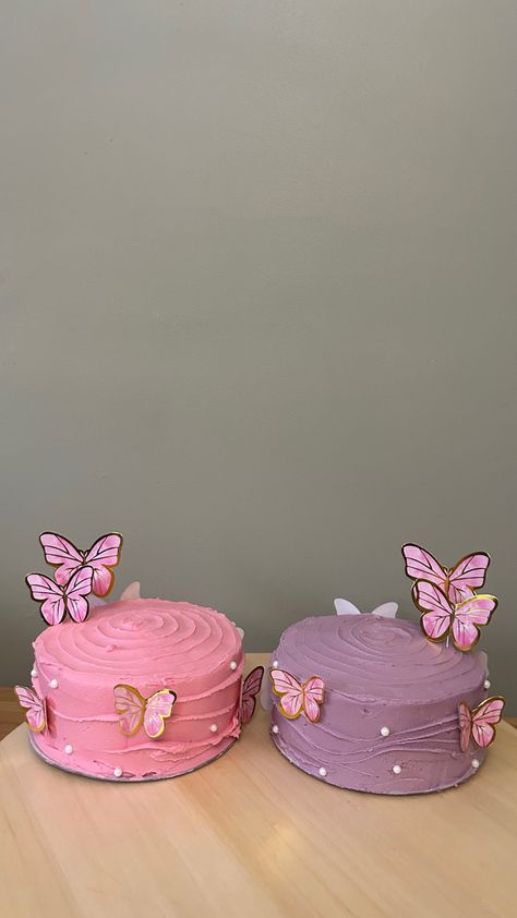 pastel pink and pastel purple bento cakes with pearls for twins! Cakes With Pearls, Bento Design, Bento Cakes, Twins Cake, Birthday Plans, Butterfly Cake, Butterfly Cakes, Birthday Planning, Food Inspo