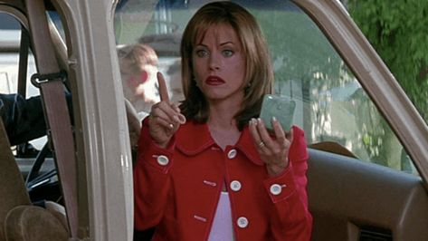 4 '90s-Fabulous Outfits Inspired by the Movie Scream - College Fashion Gale Weathers, Scream Outfits, Scream 1996, Scream Cast, Scream 1, Billy Loomis, Scream 2, Final Girl, Scream 3