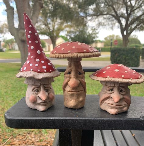 Weird Mushrooms, Polymer Clay Gnomes, Mushroom Characters, Ceramic Mushrooms, Mushroom People, Family Sculpture, Mushroom Crafts, Diy Air Dry Clay, Dremel Wood Carving