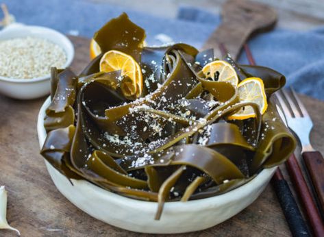 Kelp Benefits, Kelp Noodles, Pasta Alternative, Calcium Rich Foods, Nutrition Consultant, Flavorful Vegetables, Sea Vegetables, Products To Buy, Eat This Not That