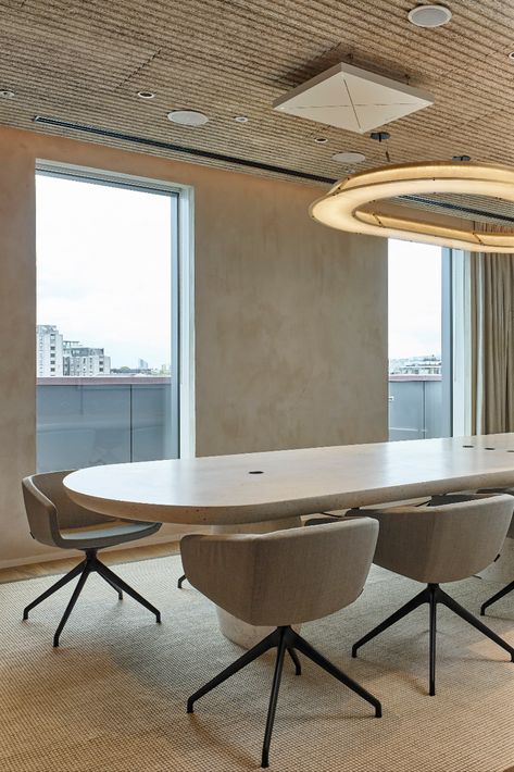 Kibre designed boardroom over looking london. Bespoke meeting table made from cement resin. Clayworks plastered walls for sustainable and natural finishes, Resident lighting and Baux cliengs for acoustics. All designed in house. Please follow the below link for more. #kibre #baux #bespoke #boardroom #table #boardroomtable #lighting #interiors #office #officeinteriors #design #officefurniture #furniture #interiordesign #london #joinery #meetingroom #acoustic Boardroom Table Design, Plastered Walls, Boardroom Tables, Conference Room Design, Boardroom Furniture, Meeting Room Design, Meeting Room Table, Diner Table, Office Meeting Room