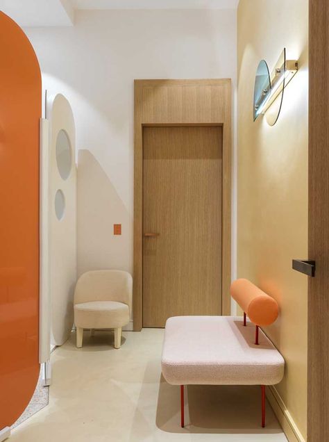 Le Berre Vevaud transformed an apartment in Paris into a modern dental clinic with a delightful color palette and furnishings for an inviting atmosphere. Pediatrician Office, Doctor Office Design, Children's Clinic, Doctors Office Decor, Solid Oak Doors, Cabinet Medical, Hospital Interior, Dental Office Design, Hospital Interior Design