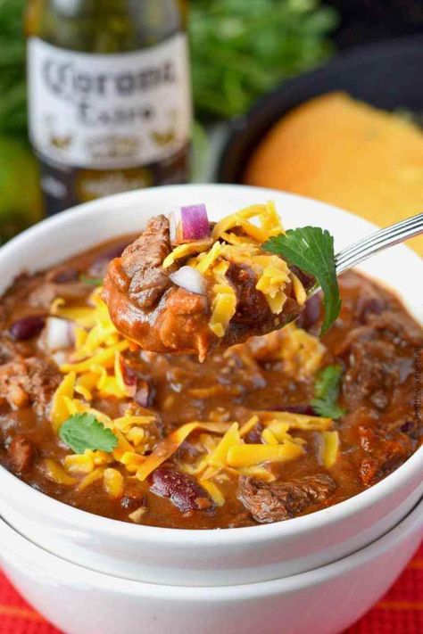 Ribeye steak chili in a white bowl with a spoon Best Steak Chili Recipe, Steak Chili Recipe, Steak Chili, Resep Steak, Steak Soup, Beef Chili Recipe, Leftover Steak, Bean Chili Recipe, Hearty Chili