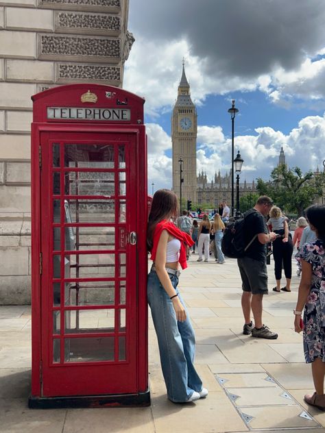 Photos To Take In London, London Inspo Photos, London Aesthetic Outfits Summer, London Story Instagram, London Photo Ideas Instagram, London Inspo Pics, London Aesthetic Summer, London Poses, London Summer Aesthetic