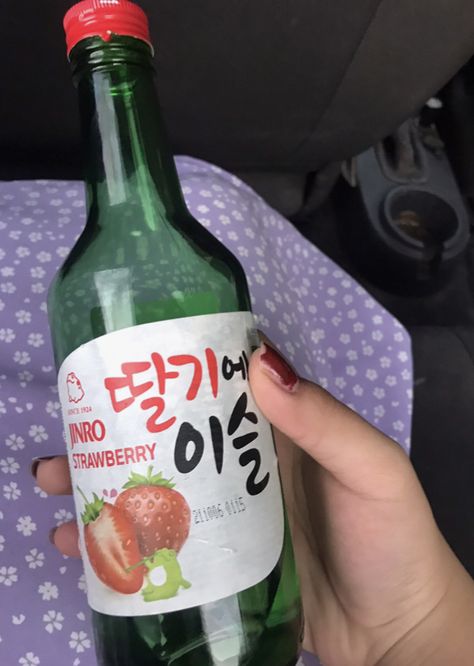 Soju Aesthetic, Strawberry Soju, Aesthetic Strawberry, Friend Group, Soju Bottle, Soju, Drinks