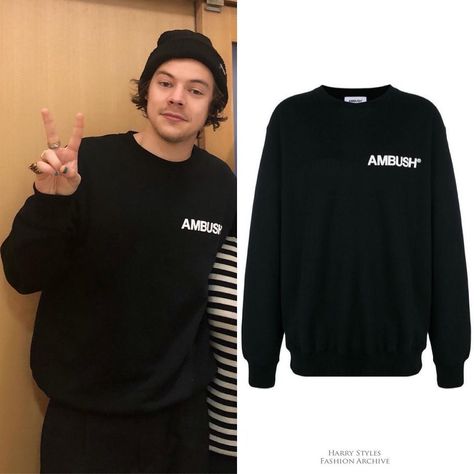 Harry in Tokyo | Posted February 5, 2019 @ambush_official crewneck sweatshirt ($265 - sold out) Harry Styles Fashion, Harry Styles Clothes, Harry Outfits, Harry Styles Outfit, Fashion Archive, Black Photo, Fashion Lookbook, Styles Fashion, Vintage Tees