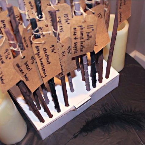 Diy Wands Harry Potter, Make A Harry Potter Wand, Harry Potter Diy Wands, Harry Potter Theme Birthday Party, Wands Diy, Harry Potter Party Invitations, Diy Harry Potter Wands, Wand Craft, Owl Balloons