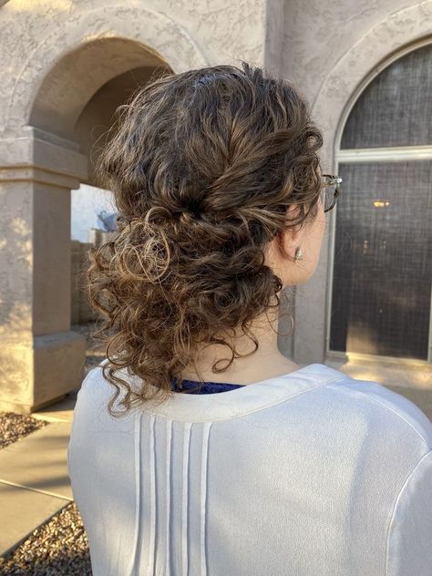 Low Bun With Curls, Date Night Updo, Beautiful Bun Hairstyles, Bun With Curls, Really Curly Hair, Curly Prom Hair, Curly Bun Hairstyles, Low Bun Hairstyles, Hairdos For Curly Hair