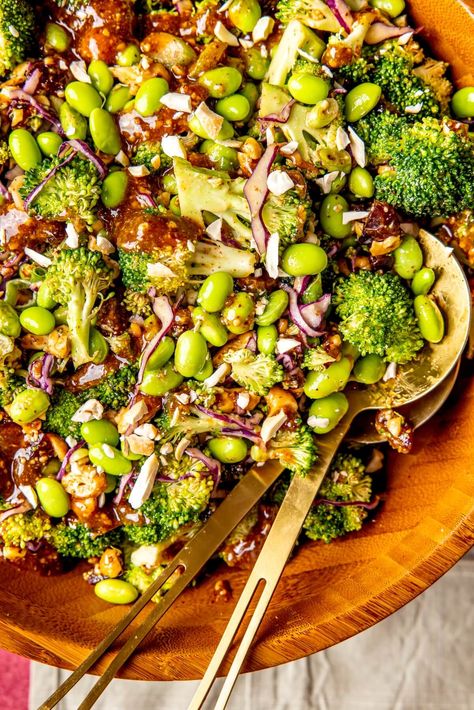 This easy broccoli crunch salad makes a regular appearance in my weekday lunches. It’s non-mayo based so great for meal prep too! Meal Prep Quinoa Salad, Asian Salad With Tofu, Potato Broccoli Salad, Broccoli Bean Salad, Meal Prep Salad Recipes, Mandys Salads, Fall Meal Prep Lunch, Speciality Salads, Easy Salad Dinner