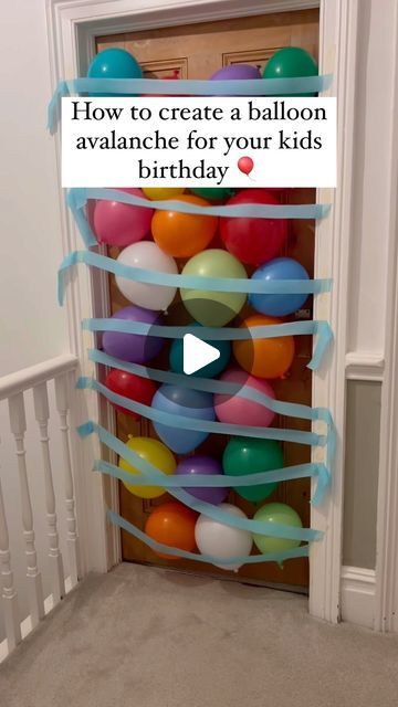 Balloons On Door Surprise, Balloon Door Avalanche, Birthday Balloons On Door, Birthday Door Balloons, Crepe Birthday Decorations, Balloon Falling From Door, Balloon Drop Diy Door, Bday Streamer Ideas, Balloon Birthday Surprise Wake Up