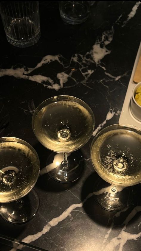 Nightout Aesthetic, Aesthetic Champagne, Champagne Aesthetic, Champagne Cocktails, Party Aesthetic, Future Life, Star Girl, Aesthetic Fashion, New Years Eve