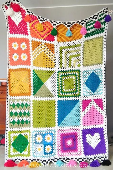 Rainbow Granny Square Blanket, Rainbow Granny Square, Crochet Sampler Blanket, Quick Crochet Blanket, Motifs Granny Square, Afghan Squares, Granny Square Crochet Patterns Free, Crochet Blanket Designs, Crochet Granny Square Blanket