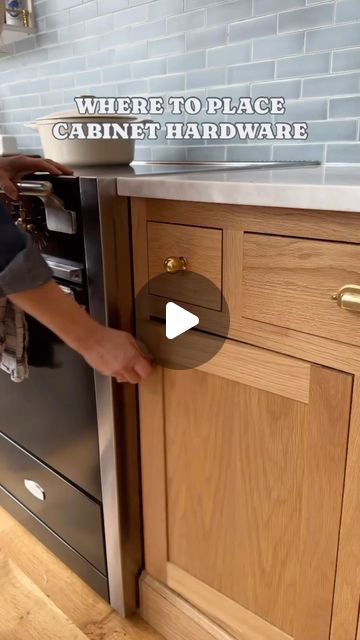 Emily Henderson on Instagram: "Not sure where to place hardware on cabinetry? Here are 3 options for you!! Which one is your go-to? Xx" Knob Placement On Cabinets, Cabinet Handle Placement, Kitchen Millwork, Cabinet Hardware Placement, Redo Kitchen, Em Henderson, Kitchen Cabinetry Design, Shea Mcgee, Kitchen Cupboard Handles