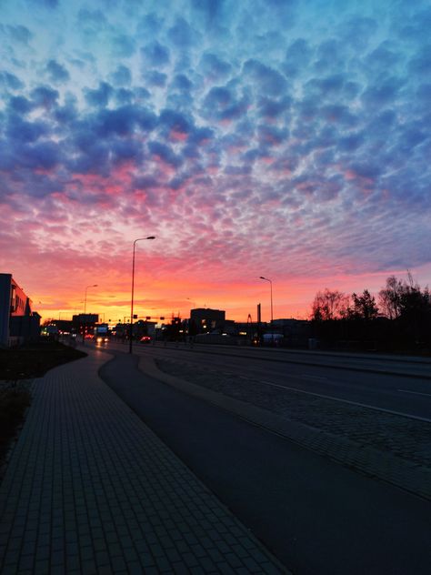 Time Of Day Aesthetic, Twilight Time Of Day, Realistic Sky Pictures, Sunset Neighborhood, Sunset And City Lights, Sunset Suburbs, Sunrise City View, Twilight Aesthetic, Day Aesthetic