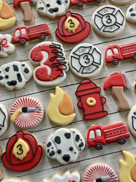 Fire Truck Cookies Royal Icing, Fire Department Cookies Decorated, Fire Department Cookies, Fire Truck Cookies Decorated, Fire Truck Cookies, Fire Truck Birthday Cookies, Fireman Cookies, Firefighter Cookies, Fire Hydrant Cookies