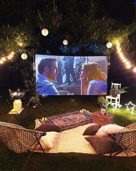 https://onekindesign.com/2020/07/31/outdoor-movie-screen-ideas/ Diy Backyard Movie, Backyard Movie Night Party, Diy Backyard Movie Night, Backyard Trellis, Magical Backyard, Diy Outdoor Movie Screen, Backyard Movie Theaters, Backyard Movie Party, Movie Night Ideas