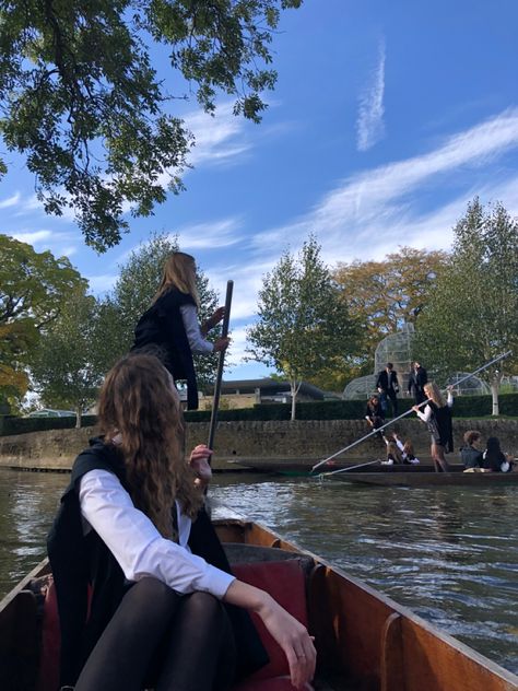 Cambridge Matriculation, Oxford Matriculation, Punting Oxford, Oxford Punting, Cambridge Motivation, Uk College, College Wallpaper, Cambridge School, Edinburgh University