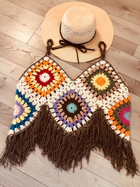 Crochet Throw Pattern, Moda Hippie, Hippie Crochet, Crochet Cozy, Crochet Granny Square Blanket, Crochet Tops Free Patterns, Fringe Top, Crochet Throw, Crochet Top Pattern