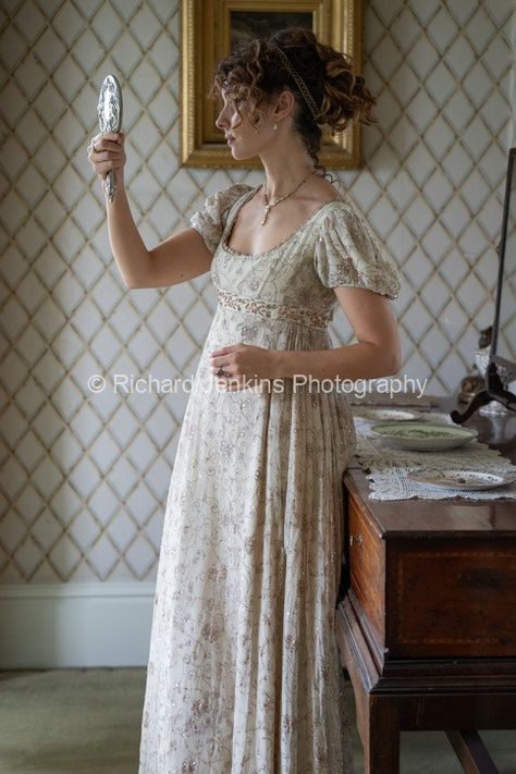 Regency Dress Aesthetic, Pride And Prejudice Dress, Regency Era Aesthetic, Gown Aesthetic, Regency Gown, Regency Era Fashion, Regency Dress, Regency Fashion, Old Dresses