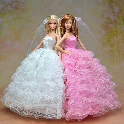 Beautiful!! Doll Big Dress Display Accessories for Barbie Dolls ... Bridal Barbie, Wedding Barbie, Barbie Gown, Barbie Dress Pattern, Barbie Bridal, Dress Barbie Doll, Barbie Wedding Dress, Princess Flower Girl Dresses, Barbie Bride