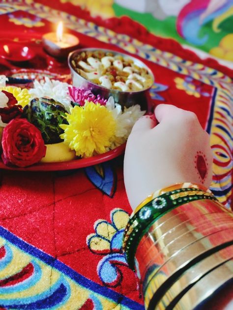 #teej#festival#teej#puja#thali #photoshoot#royal#rajputi #poshak#traditional #poshak#royal#baisa#swag #royalty#rajputi#look#unique #photo#poses #mamtarajpurohit Haritalika Teej, Rajputi Look, Teej Festival, Puja Thali, Saree Look, Unique Photo, Photo Poses, Royalty, Festival