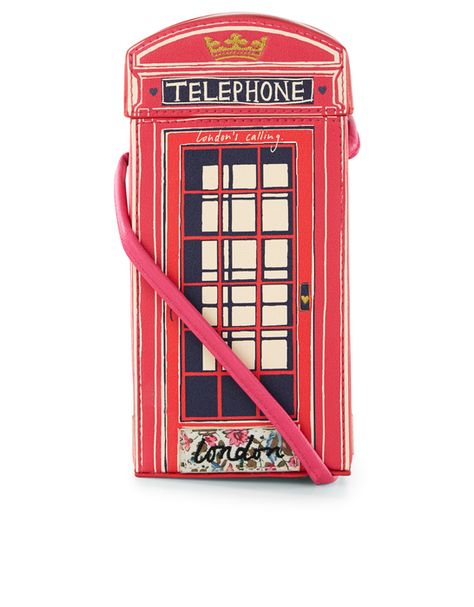 Auction item 'London Calling Red Telephone Booth Purse' hosted online at 32auctions. Funky Purses, Red Telephone Box, Novelty Handbags, Red Telephone, Novelty Purses, Funny Bags, Telephone Box, Inspired Handbags, Retro Handbags