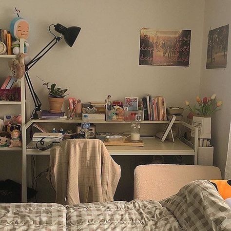 Study Room Decor, Minimalist Room, Aesthetic Rooms, Room Inspiration Bedroom, Room Ideas Bedroom, Aesthetic Bedroom, Room Aesthetic, Aesthetic Room Decor, My New Room