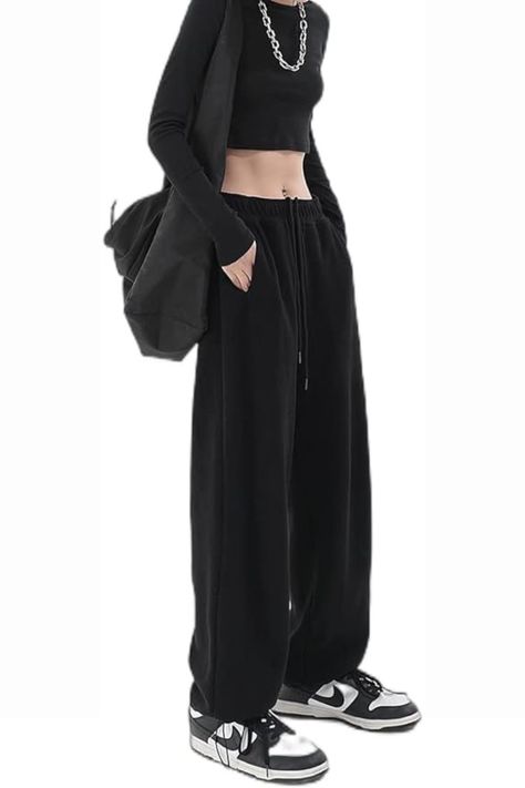 Comfy black baggy sweatpants #fashion #baggy #streetstyle #y2k #sweatpants #black Spring Outfits For School, White Garters, Sweatpants For Women, Hip Hop Women, Baggy Sweatpants, Dress Party Night, Pink Fleece, Wide Leg Sweatpants, Oversize Casual