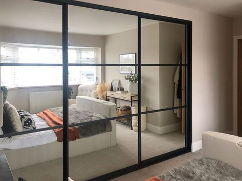 Black Mirrored Wardrobe, Sliding Wardrobe Design, Mirrored Wardrobe Doors, Sliding Door Wardrobe Designs, Sliding Wardrobes, Bedroom Built In Wardrobe, Stylish Doors, Sliding Wardrobe Doors, Wardrobe Interior Design