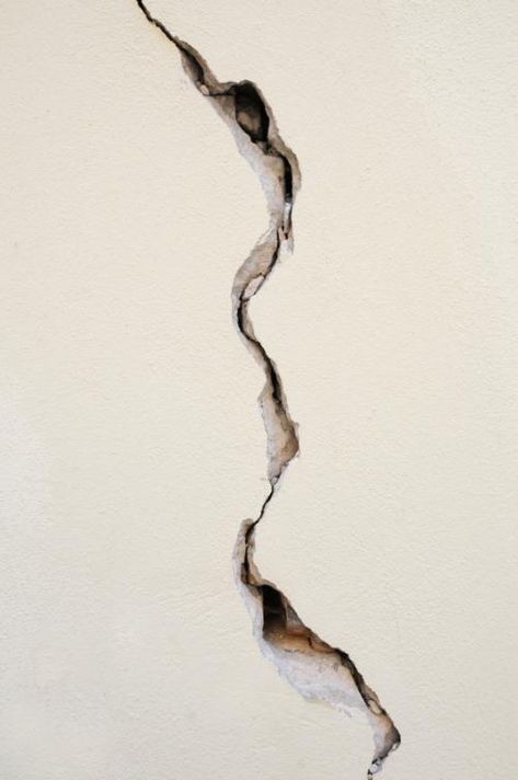 plaster crack Repairing Plaster Walls, Plaster Repair, Cracked Wall, Mouse Drawing, Home Fix, Laser Tag, Diy Home Repair, Plaster Walls, Home Repairs