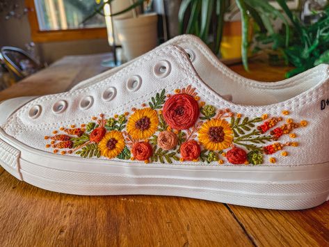 Monochrome white low top sneakers embroidered with sunflowers and autumn colours Wedding Keds, Sneaker Embroidery, Wedding Toms, Wedding Vans, Converse Wedding, Embroidered Sneakers, Bridal Sneakers, Embroidered Converse, Wedding Converse