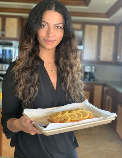 Mila - C66B633B-C906-4BFE-8598-61CD422B89EE Camilla Mcconaughey, Camilla Alves, Meatless Meals Healthy, Healthy Salmon, Toasted Pumpkin Seeds, Easy One Pot Meals, Pie Tops, Healthy Sugar, Lunch Salads