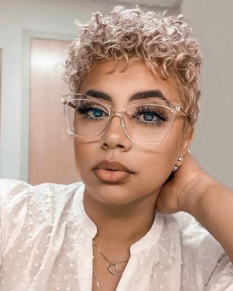 Short Hairstyles for a Casual Chic Style Dutch Braid Crown, Crown Hairstyle, Braid Crown, Glasses Fashion Eyewear, Diy Hairstyle, Crown Diy, Estilo Kylie Jenner, Shaved Hair Designs, Natural Hair Short Cuts