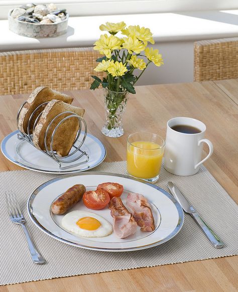 Breakfast Table ~ Simple pleasures ~ Setting by talkphotography, via Flickr Healthy Desayunos, Romantic Breakfast, Breakfast Table Setting, Simple Table Settings, Breakfast Party, Crockpot Breakfast, Breakfast Set, Kitchen Table Settings, Food Table