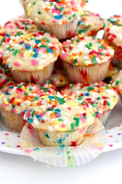 Birthday Breakfast Muffins | The BakerMama Confetti Muffins, Sprinkle Muffins, Birthday Breakfast Kids, Kids Birthday Breakfast, Birthday Muffins, Breakfast Kids, Kids Brunch, Breakfast Cupcakes, Chocolate Chip Pudding