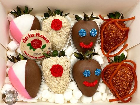 Mexican Chocolate Strawberries, Mexican Covered Strawberries, Mexican Snack Foods, Berry Ideas, Pastry Business, Drip Cake Recipes, Gourmet Candy Apples, Treat Maker, Aunts Birthday