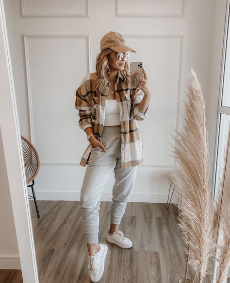 Alternative Aesthetic Outfits, Shacket Outfit, Fashion 2025, Creative Outfits, Look Zara, Beige Outfit, Trendy Fall Outfits, Causual Outfits, Simple Trendy Outfits