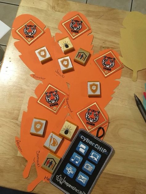 Cub Scout Crafts, Cub Scout Activities, Pack Meeting, Scout Crafts, Scout Mom, Kid Life, Award Ideas, Scout Activities, Presentation Ideas