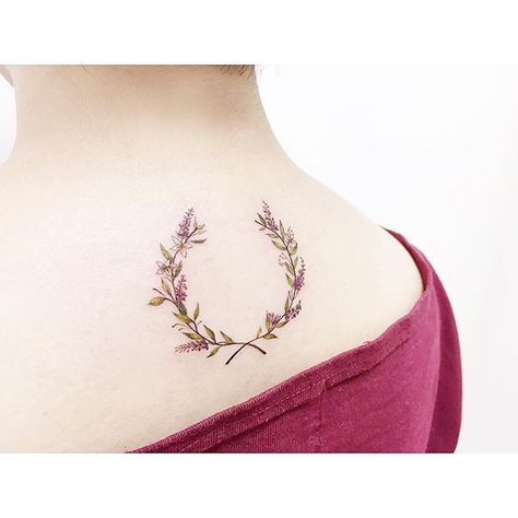 Laurel branch; triumph and eternity Laurel Tattoo, Tatoo 3d, Wreath Tattoo, Horse Shoe Tattoo, 문신 디자인, Trendy Tattoos, Skin Art, Piercing Tattoo, Mini Tattoos