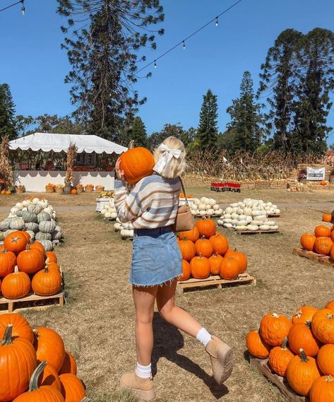 Pumpkin Patch Photoshoot, Pumpkin Patch Pictures, Patch Outfit, Thanksgiving Outfit Ideas, Thanksgiving Outfit Women, Cute Thanksgiving Outfits, Fall Dates, Pumpkin Patch Outfit, Fall Inspo