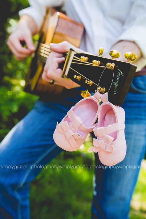 Music Themed Maternity Shoot, Guitar Gender Reveal, Guitar Maternity Photos, Guitar Gender Reveal Ideas, Music Baby Announcement, Music Pregnancy Announcement, Maternity Gown Photography, Maternity Photography Family, Pregnancy Photos Couples