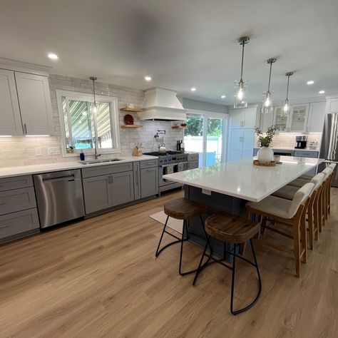 We love working with area contractors and renovation teams. Check out this impressive first floor remodel, completed with a little help from @buffalorenovators ! Designer - Trish Cabinetry - @wellborncabinet Lowers - Dove Gray on Saybrook doors Uppers and Talls - Glacier on Saybrook Island - Cape on Saybrook HW - Kitchen World Stock, XX & UL Countertop - Q Quartz, Calacatta Miraggio Duo Fridge - Bosch, B36CT80SNS Range - Bosch, HDS8655U Dishwasher - Bosch, SHP9PCM5N Micro-Drawer - Sharp,... Calacatta Miraggio Duo, Calacatta Miraggio, Dishwasher Bosch, First Floor Remodel, Quartz Calacatta, Kitchen World, Floor Remodel, Dove Grey, Countertops