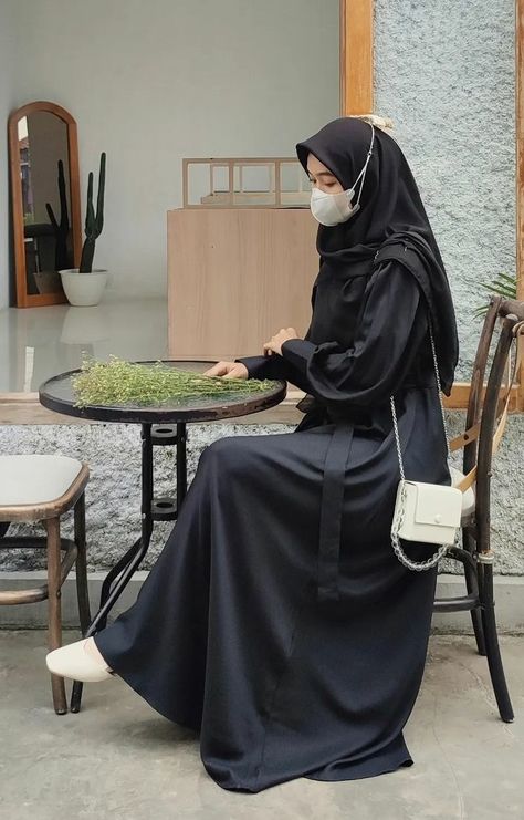 Ootd Hijab Syari Casual, Hijab Syar'i Style, Syar'i Style, Ootd Hijab Simple, Muslimah Fashion Casual, Casual Denim Dress, Ootd Hijab Casual, Muslimah Style, Hijab Simple