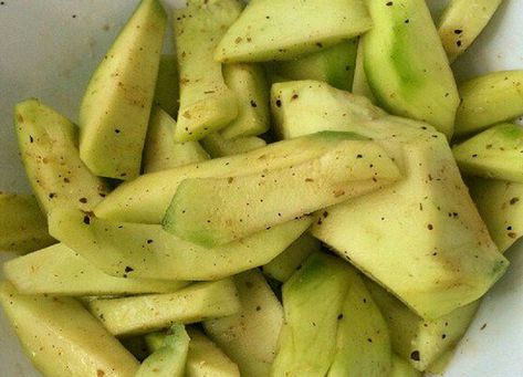 Mango Verde con Sal, Pimienta o Adobo Mango Verde, Verde Recipe, Adobo, Diy Food, Cute Food, Diy Food Recipes, Snakes, Food To Make, Mango