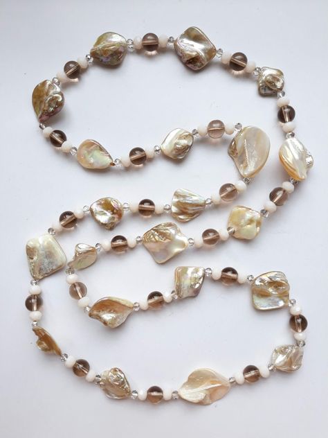 Diy Jewelry Necklace Beads, Czech Beads Jewelry, Crystal Beads Necklace, Big Necklace, Pearl Necklace Designs, Mother Of Pearl Jewelry, Jewelry Hanger, Crystal Bead Necklace, Handmade Jewelry Tutorials