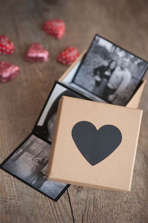 Saint Valentin Diy, Christmas Ideas For Boyfriend, Valentines Bricolage, Photo Strip, Memory Album, Best Valentine's Day Gifts, Cadeau Diy, Valentine Box, Diy Valentines Gifts