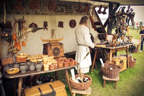 Market Tent, Medieval Fair, Viking House, Medieval Market, Medieval Party, Viking Reenactment, Viking Life, Viking Culture, Medieval Life