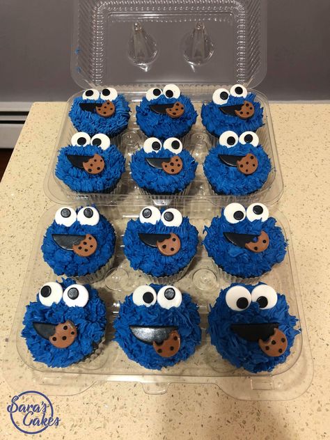 Cookie monster cupcakes Cookie Monster Fruit Tray, Cookie Monster Cutouts, Cookie Monster Treats Desserts, Cookies Monster Birthday, Cookie Monster Strawberries, Cookie Monster Baby Shower Treats, Cookie Monster First Birthday Party, Cookie Monster Cake Ideas, Cookie Monster Theme Baby Shower Ideas