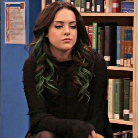 Jade West Hair, Green Hair Streaks, Jade West, Hair Streaks, Icarly, Dye My Hair, Hair Inspiration Color, Hair Inspo Color, Grunge Hair