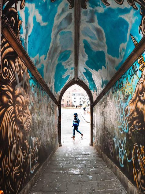 18  GORGEOUS INSTAGRAMMABLE PLACES IN BRISTOL, UK - AN ESSENTIAL PHOTOGRAPHY GUIDE - Third Eye Traveller • Solo Female Travel Blog Bristol Cathedral, Clifton Village, Isambard Kingdom Brunel, Bristol Harbour, Bristol Street, England Photography, Bristol England, Most Instagrammable Places, Bristol Uk